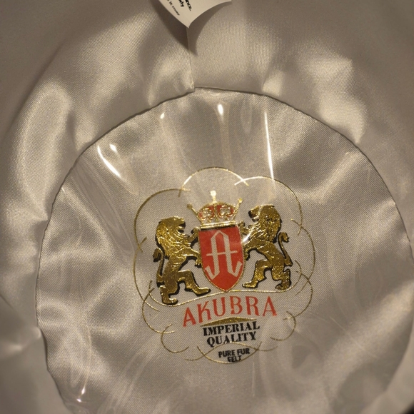 Akubra Imperial Quality Hat with Gold and Red Emblem - Picture 3 of 4